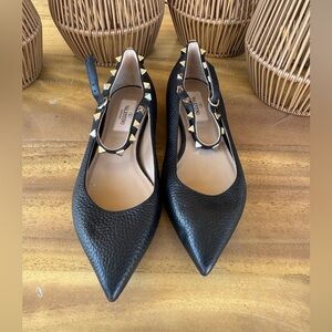 Valentino Garavani Rockstud Mary Jane flats in black leather size 36
